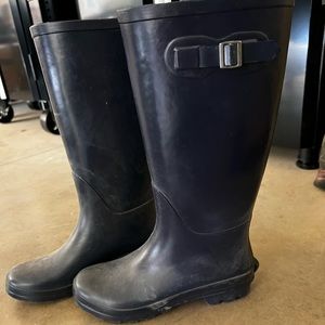 Size 8 Navy Rain Boots